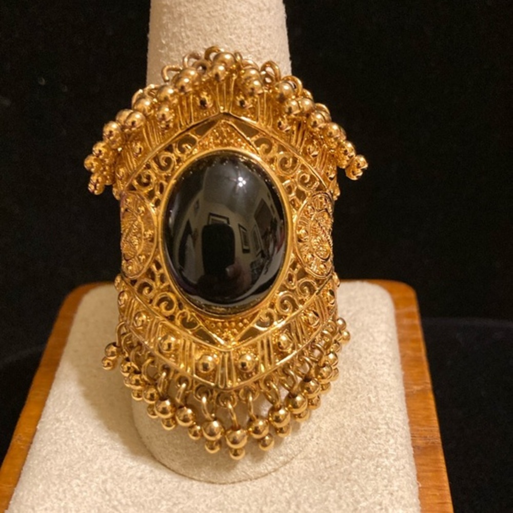 Fabulous gold tone black cabochon filigree statement ring